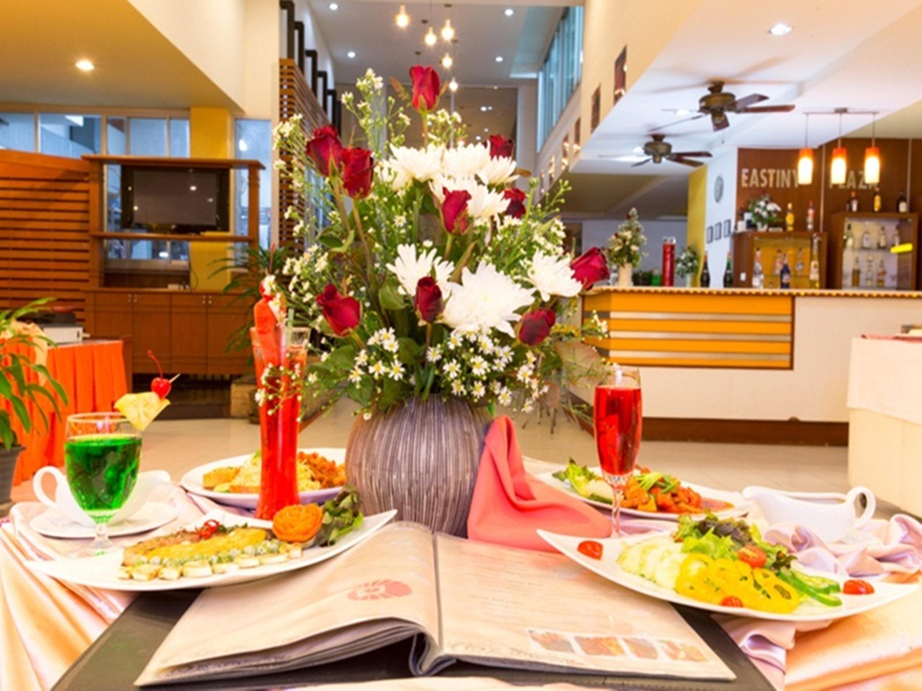 Eastiny Plaza Hotel Pattaya Buitenkant foto