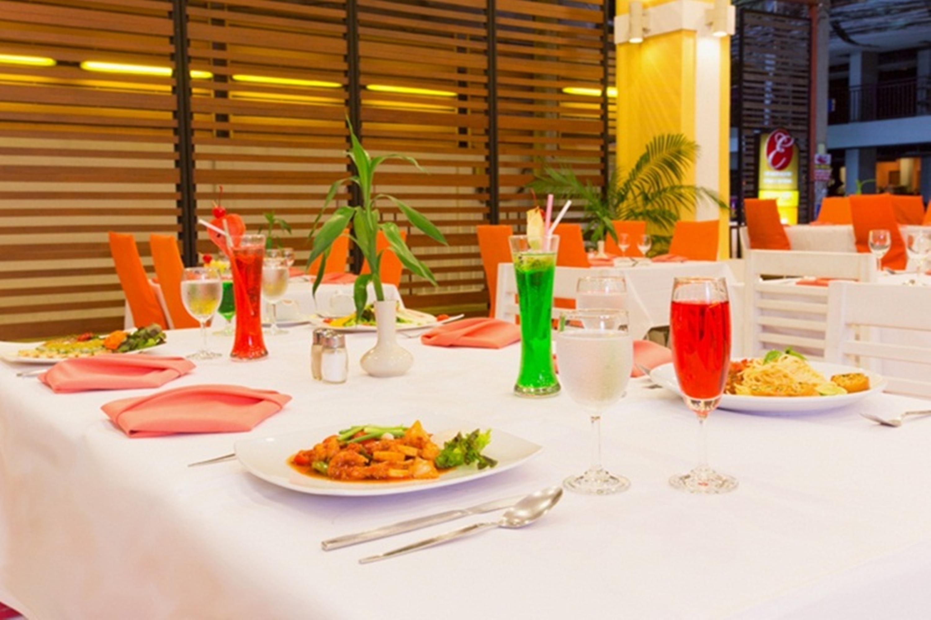 Eastiny Plaza Hotel Pattaya Buitenkant foto