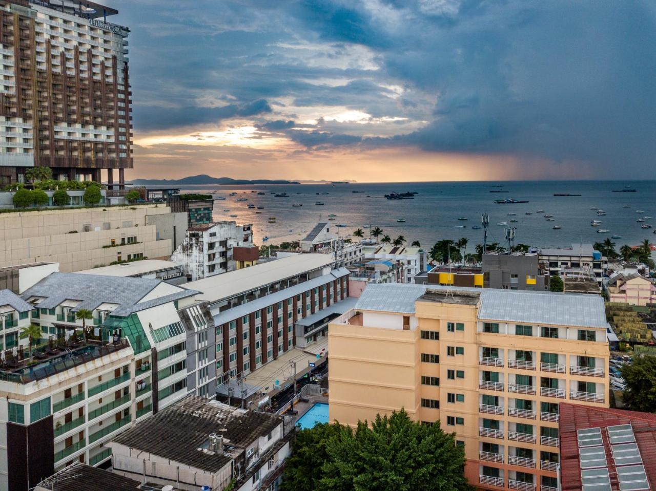 Eastiny Plaza Hotel Pattaya Buitenkant foto