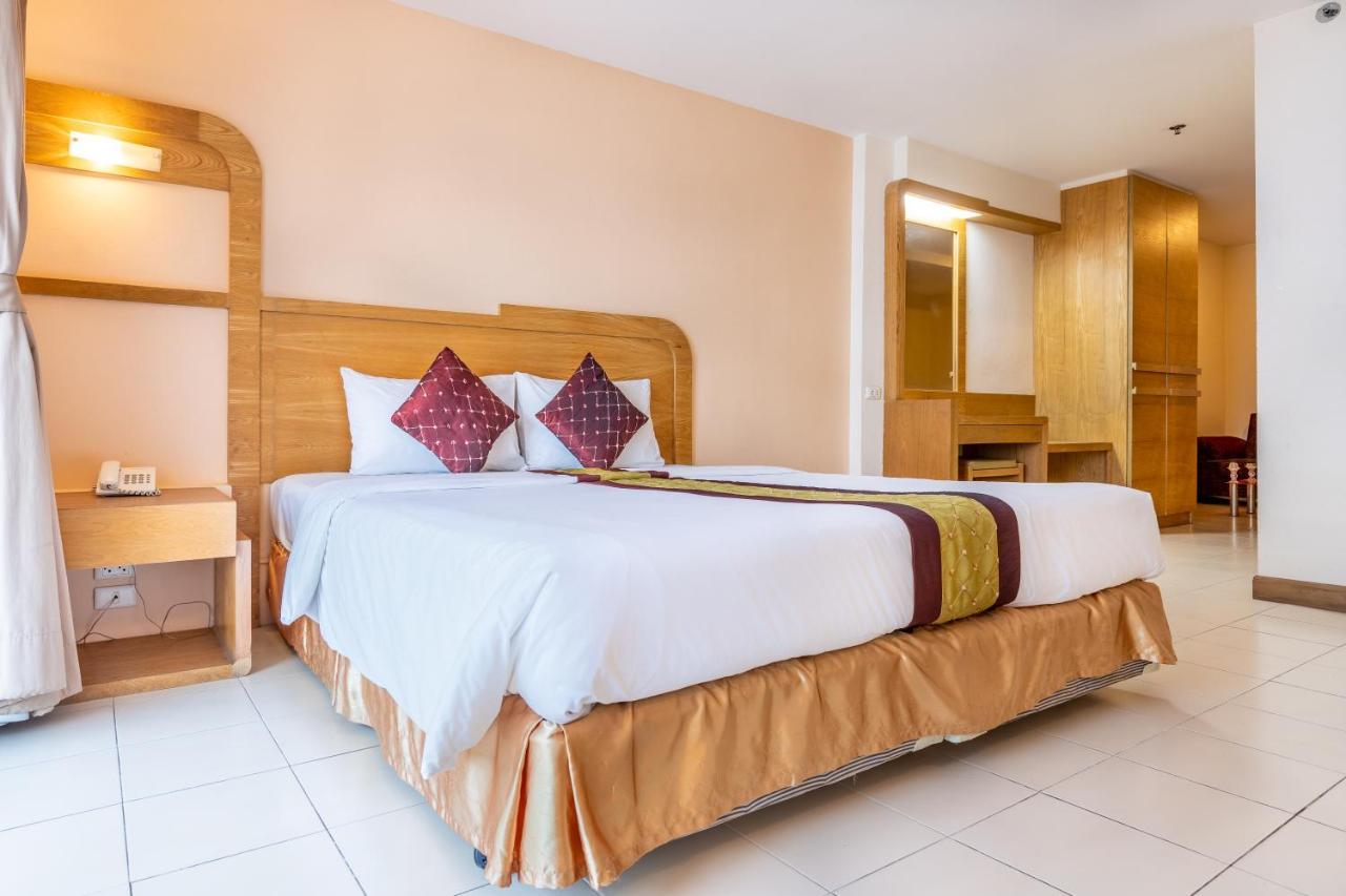 Eastiny Plaza Hotel Pattaya Buitenkant foto